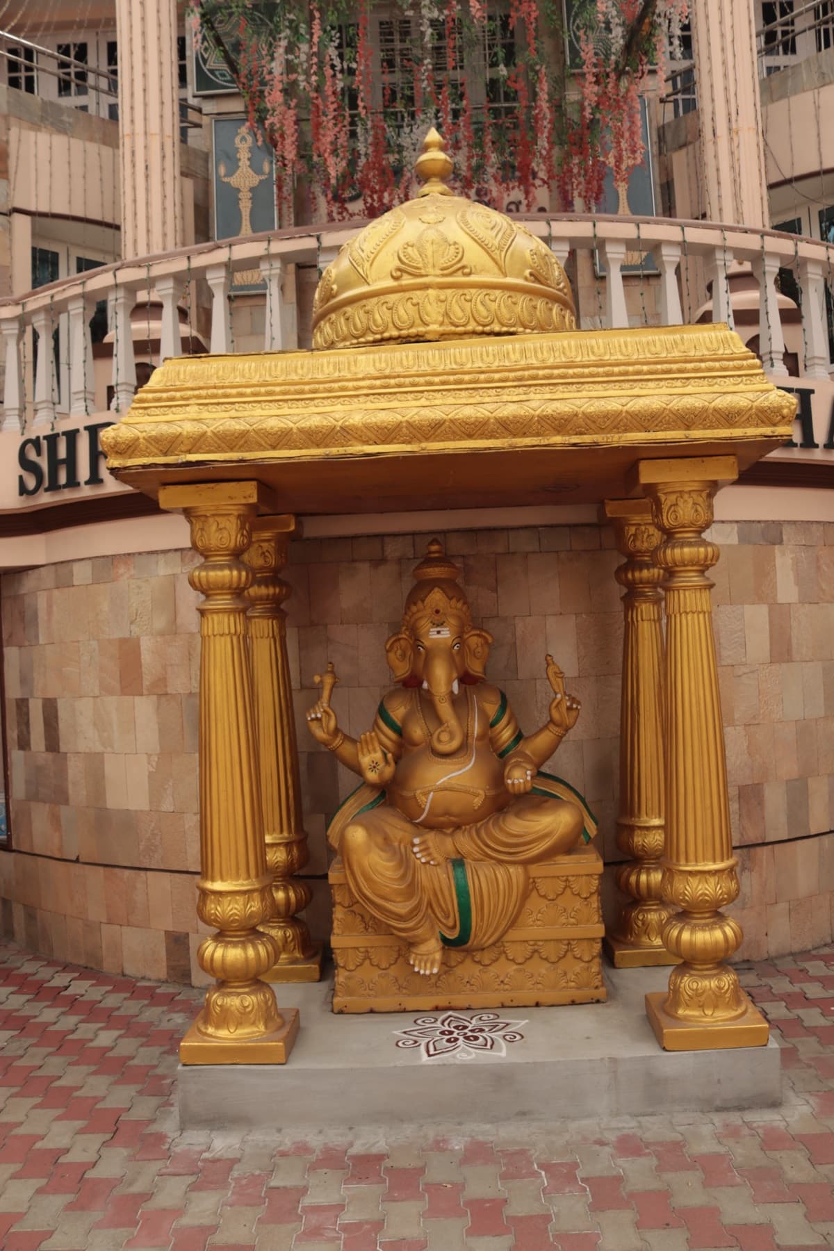 Ganesha shrine below the mahal portico