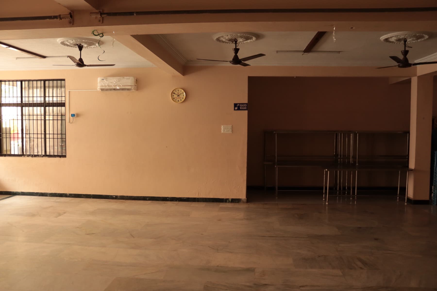 Mini Mahal open floor with ceiling fans and air conditioning