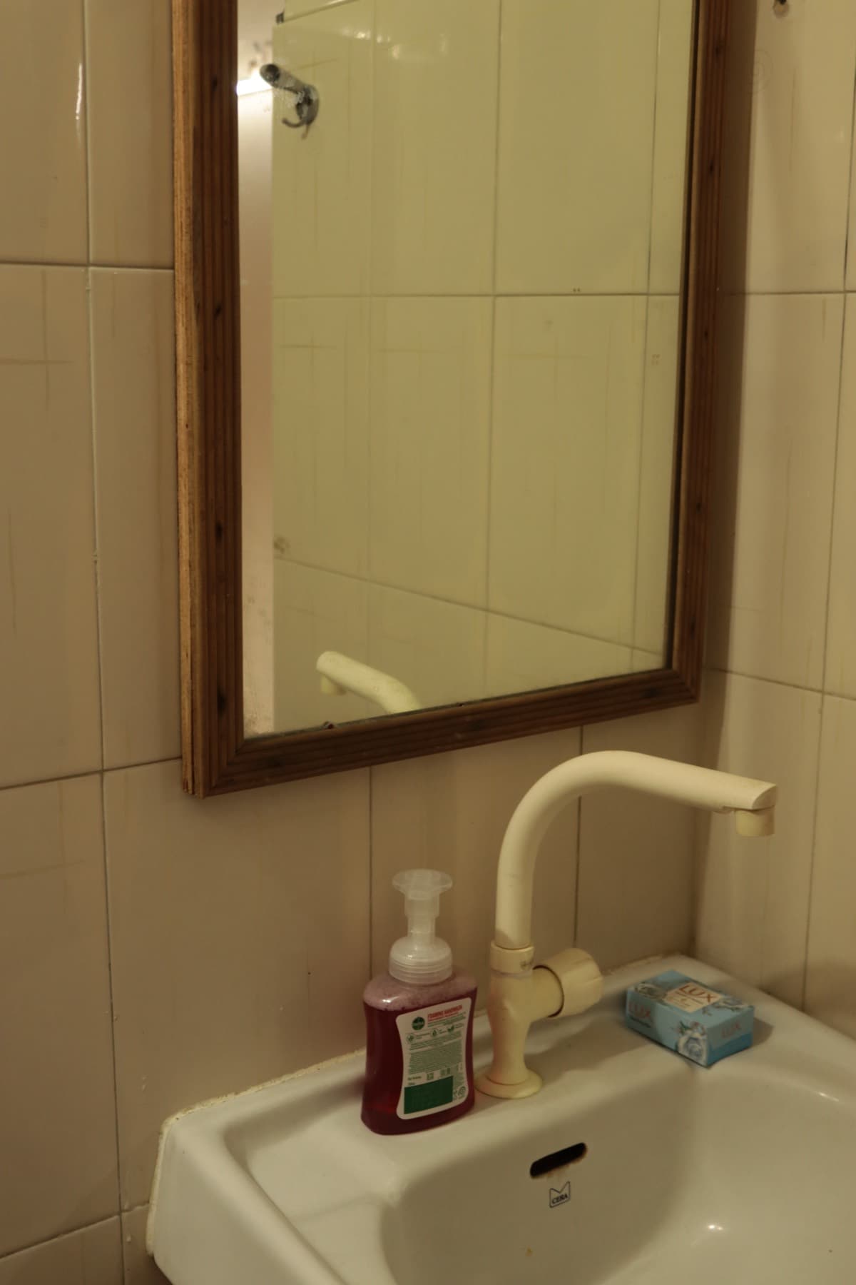 Bathroom washbasin with mirror